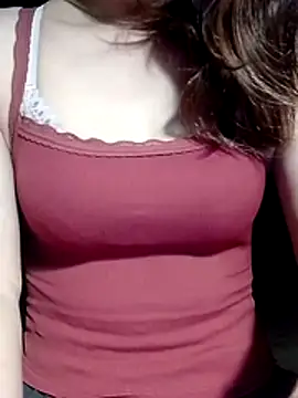 Snapshot of YiyinLy chatting on 05-22-26, 10:26 YiyinLy online show from 05-22-26, 10:26