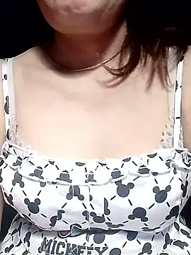 Snapshot of YiyinLy chatting on 05-26-26, 10:06 YiyinLy online show from 05-26-26, 10:06