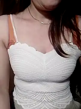 YiyinLy online show from 06-26-26, 09:52