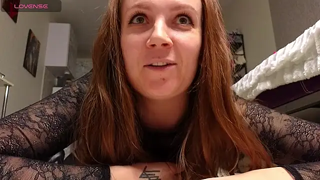 Snapshot of Amy__Leee_ chatting on 03-23-26, 05:28 Amy Leee online show from 03-23-26, 05:28