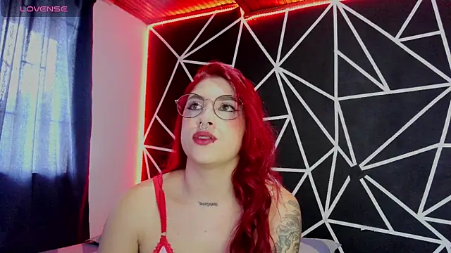 Darlyhooper01 online show from 11-05-25, 08:09