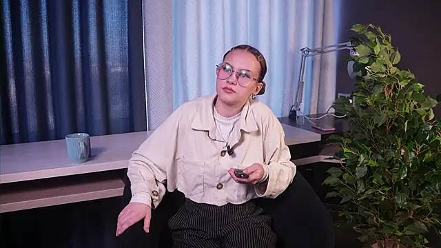 Snapshot of KrisWaller chatting on 10-14-25, 09:32 KrisWaller online show from 10-14-25, 09:32
