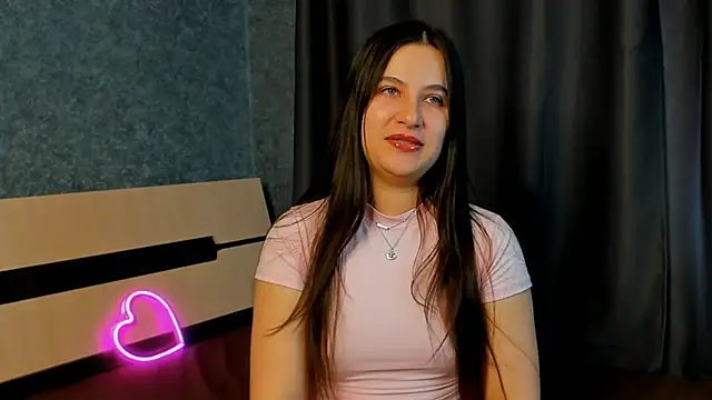 Snapshot of Diana_moonnn chatting on 10-17-25, 06:38 Diana moonnn online show from 10-17-25, 06:38