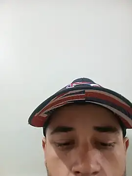 Snapshot of helfo2002 chatting on 07-17-26, 12:34 helfo2002 online show from 07-17-26, 12:34