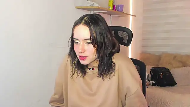 Snapshot of Emily_Lindey chatting on 10-18-25, 03:31 Emily Lindey online show from 10-18-25, 03:31