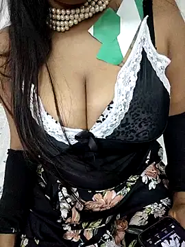 Snapshot of monalisharoy544554 chatting on 10-15-25, 03:23 monalisharoy544554 online show from 10-15-25, 03:23