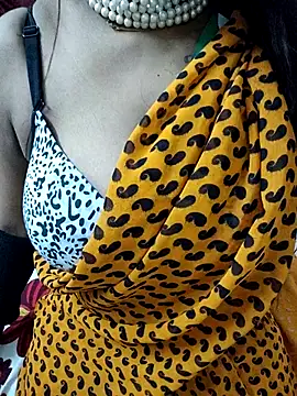 Snapshot of monalisharoy544554 chatting on 10-21-25, 02:40 monalisharoy544554 online show from 10-21-25, 02:40