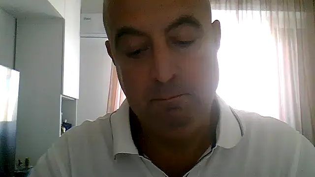 Snapshot of mirko1702 chatting on 10-15-25, 11:54 mirko1702 online show from 10-15-25, 11:54
