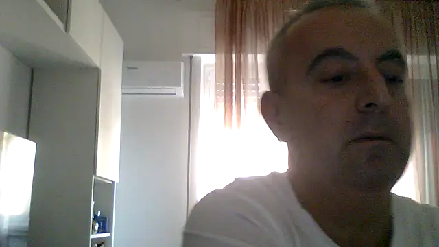 Snapshot of mirko1702 chatting on 10-22-25, 03:34 mirko1702 online show from 10-22-25, 03:34