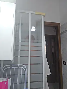 Snapshot of mirko1702 chatting on 10-23-25, 07:18 mirko1702 online show from 10-23-25, 07:18