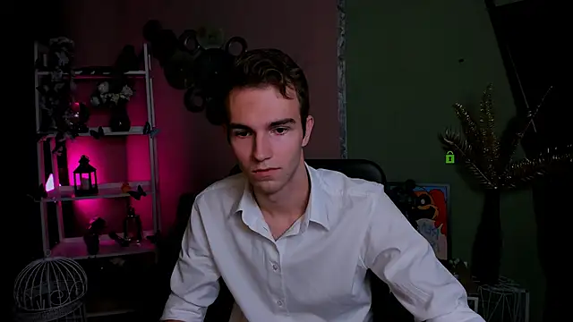 astren villo online show from 11-18-25, 09:08