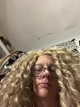 Snapshot of queenkelly1234 chatting on 10-29-25, 03:14 queenkelly1234 online show from 10-29-25, 03:14