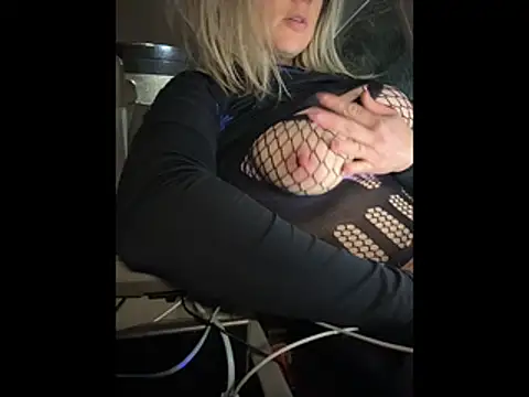 queenkelly1234 online show from 11-29-25, 04:48