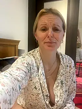 madamlillyrose online show from 12-04-25, 10:24