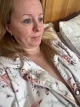 madamlillyrose online show from 02-07-26, 10:52