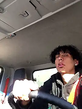 Snapshot of Jjloscooby chatting on 01-11-26, 10:48 Jjloscooby online show from 01-11-26, 10:48