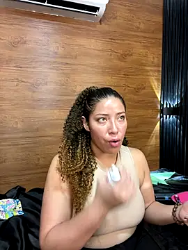 Yvonny27 online show from 10-28-25, 03:14