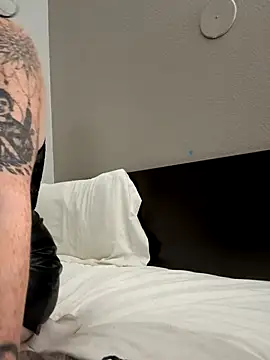 Badwolffxo online show from 10-19-25, 05:02