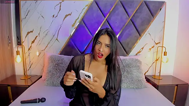 Snapshot of sarayofficial chatting on 05-21-26, 05:14 sarayofficial online show from 05-21-26, 05:14