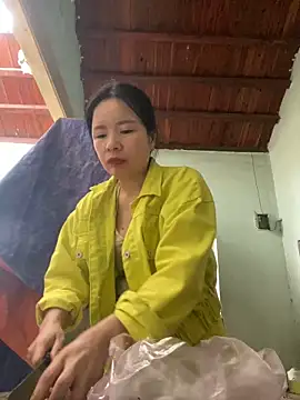 Listen-ly online show from 12-17-25, 04:40