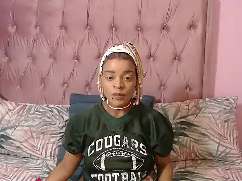 Snapshot of fifiqueen25 chatting on 10-24-25, 10:33 fifiqueen25 online show from 10-24-25, 10:33