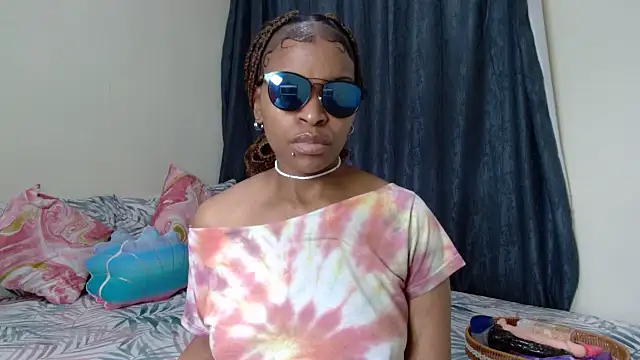 Snapshot of fifiqueen25 chatting on 03-21-26, 07:13 fifiqueen25 online show from 03-21-26, 07:13