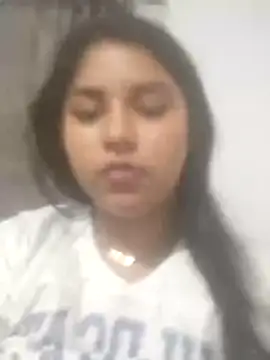 angie hott online show from 12-04-25, 08:23