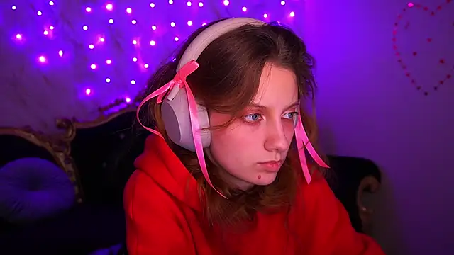 Snapshot of CuteeFoxy chatting on 02-21-26, 02:18 CuteeFoxy online show from 02-21-26, 02:18