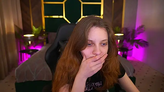 Snapshot of CuteeFoxy chatting on 03-24-26, 01:49 CuteeFoxy online show from 03-24-26, 01:49