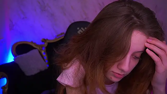 Snapshot of CuteeFoxy chatting on 03-27-26, 01:44 CuteeFoxy online show from 03-27-26, 01:44