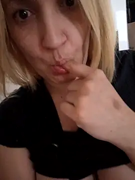 Nicolle Amor online show from 10-21-25, 06:36