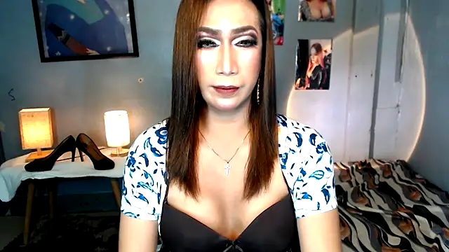Snapshot of littleredbunny27 chatting on 04-07-26, 05:46 littleredbunny27 online show from 04-07-26, 05:46