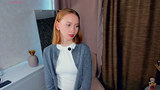 Snapshot of BereniceThull chatting on 10-17-25, 06:27 BereniceThull online show from 10-17-25, 06:27