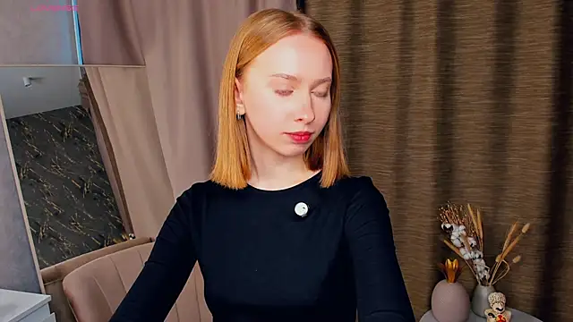 Snapshot of BereniceThull chatting on 10-19-25, 04:57 BereniceThull online show from 10-19-25, 04:57