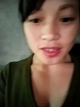 Snapshot of Hani-i chatting on 10-15-25, 02:33 Hani-i online show from 10-15-25, 02:33