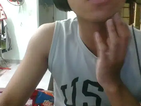 Snapshot of kave2033 chatting on 10-16-25, 02:29 kave2033 online show from 10-16-25, 02:29