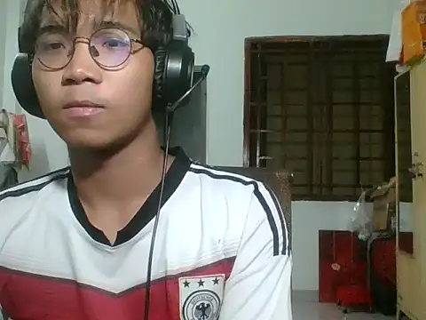 kave2033 online show from 10-31-25, 03:35