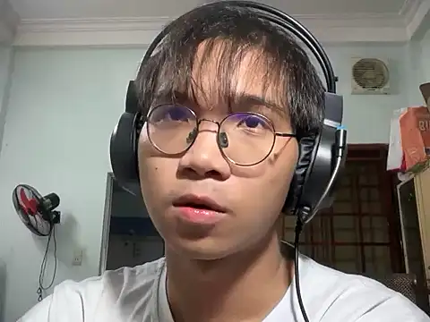 kave2033 online show from 12-04-25, 03:21