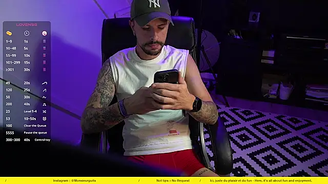 Snapshot of monsieurguitsxxx chatting on 11-05-25, 07:25 monsieurguitsxxx online show from 11-05-25, 07:25