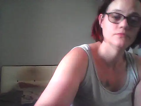 Snapshot of petitcouple chatting on 11-01-25, 03:58 petitcouple online show from 11-01-25, 03:58