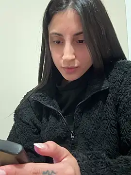 Snapshot of itsmiasofia chatting on 06-27-26, 11:10 itsmiasofia online show from 06-27-26, 11:10