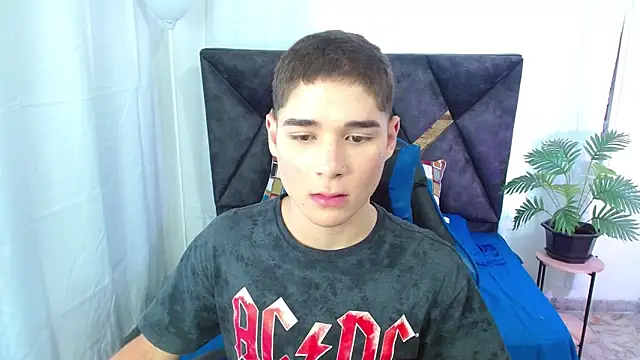 Snapshot of Mattass18 chatting on 10-16-25, 03:35 Mattass18 online show from 10-16-25, 03:35