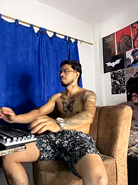 Snapshot of Kylian_Alessandro chatting on 10-20-25, 06:14 Kylian Alessandro online show from 10-20-25, 06:14