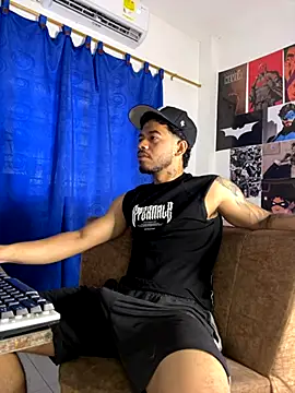 Snapshot of Kylian_Alessandro chatting on 10-24-25, 03:52 Kylian Alessandro online show from 10-24-25, 03:52