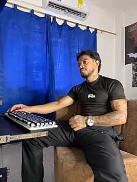 Snapshot of Kylian_Alessandro chatting on 10-25-25, 06:13 Kylian Alessandro online show from 10-25-25, 06:13