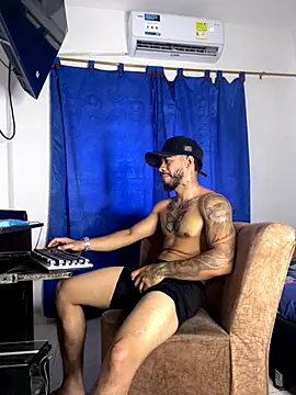 Kylian Alessandro online show from 01-05-26, 06:11