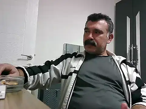 Snapshot of meroglu45 chatting on 10-18-25, 05:03 meroglu45 online show from 10-18-25, 05:03