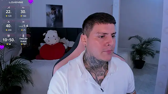 Snapshot of dirty_boy0 chatting on 10-18-25, 04:41 dirty boy0 online show from 10-18-25, 04:41