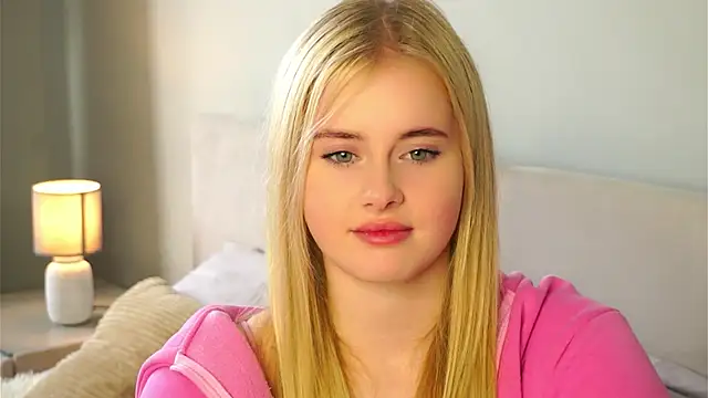 Snapshot of MoriahBorella chatting on 10-19-25, 10:38 MoriahBorella online show from 10-19-25, 10:38