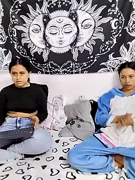 abby n emily online show from 05-01-26, 01:16